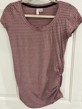 Short Sleeve Maternity  Striped Scoop Neck Top - Red/White - Belly by Design